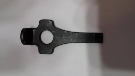 Hola compañeros:
Vendo una llave herramienta Mauser para Luger P08 fabricada en 1935, waffenamt w154. 01