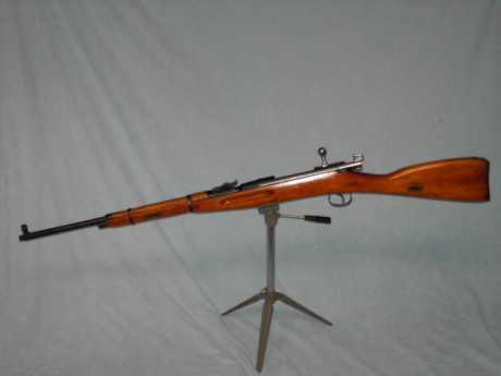 Mosin Nagant de cerrojo Monotiro del calibre 22 Lr. Está en Muy buen estado, yo diria que Semi-nuevo y 02
