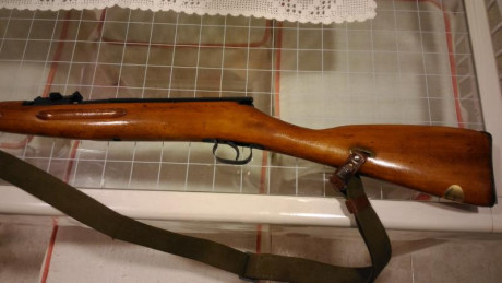 Mosin Nagant de cerrojo Monotiro del calibre 22 Lr. Está en Muy buen estado, yo diria que Semi-nuevo y 01