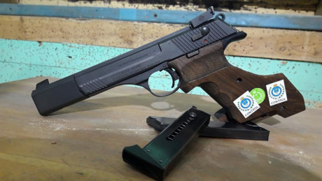 Una compañera de club vende estas dos magníficas armas,ambas con muy poco uso y el perfecto estado que 00