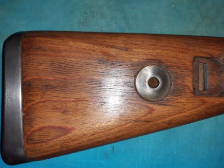 Madera completa laminada que incluye cantonera trasera, guardamanos superior, arandelas para correa y 00