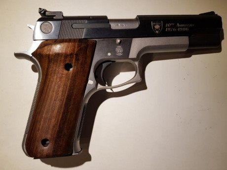 Hola venta de Smith and Wesson conmemorativa
es el modelo745 edicion especial, de las cuales solo se fabricaron 00