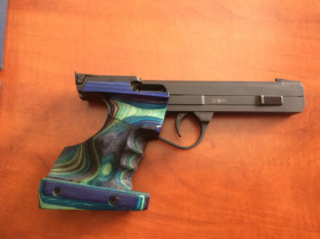 Buenos días

Pues voy a vender mi pistola de la casa rusa Baikal que se hizo bajo patentede Walther. Se 02