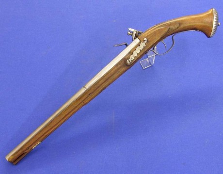 Voy a colocar unas fotos de un arma larga alemana de llave de mecha del siglo XVI. 72