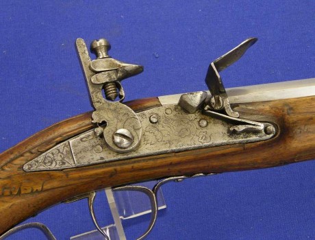 Voy a colocar unas fotos de un arma larga alemana de llave de mecha del siglo XVI. 81