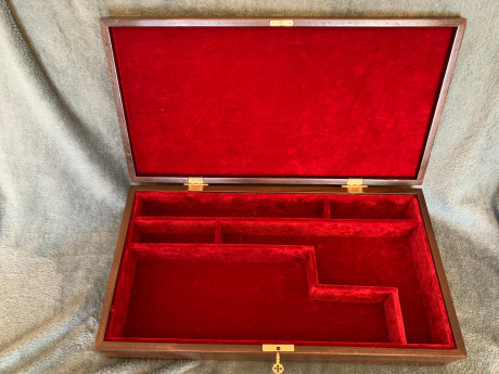 Hola Compañeros: 

 He intentado juntar dos aficiones, el tiro y la ebanistería no se si lo habré conseguido.

 81