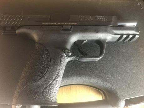 buenas compañeros, vendo esta pistola en un estado impecable, usada muy poco, la compre para defensa de 01