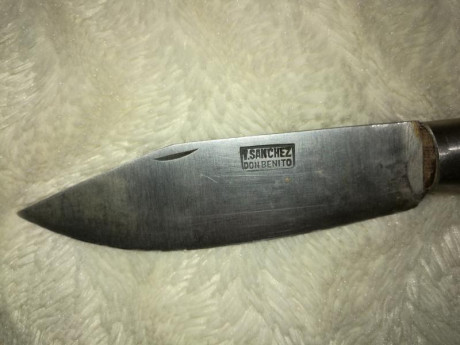 Se venden varias armas blancas cuchillo, machete rompecañas y navajas:

Boker plus Armed Forces tanto. 11