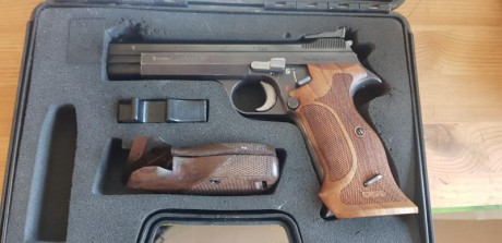 En F , 5 pulgadas,  maletín original,  2 cachas  un cargador ,   más portes , en Madrid 02