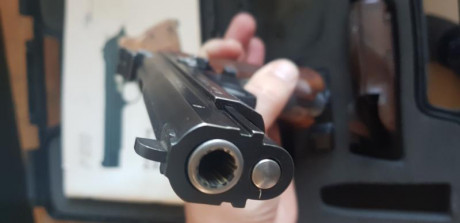 En F , 5 pulgadas,  maletín original,  2 cachas  un cargador ,   más portes , en Madrid 00