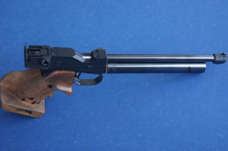 Se trata de la pistola neumática que ha mantenido el récord mundial durante 20 años 1983-2002 con una 12