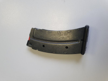 Pongo a la venta este cargador de 10 disparos 22lr y 17 HM2 para Anschutz 1415-1416. 00