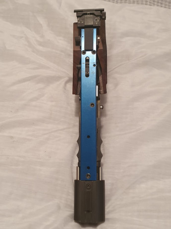 :clint: Vendo esta fantástica arma,bien cuidada set de herramientas originales,dos cargadores,maletín 02