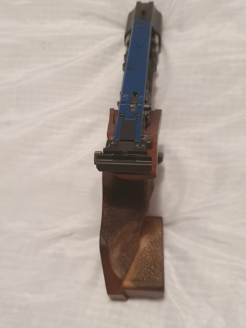 :clint: Vendo esta fantástica arma,bien cuidada set de herramientas originales,dos cargadores,maletín 01