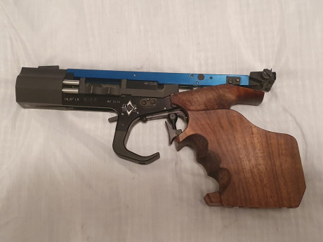 :clint: Vendo esta fantástica arma,bien cuidada set de herramientas originales,dos cargadores,maletín 00
