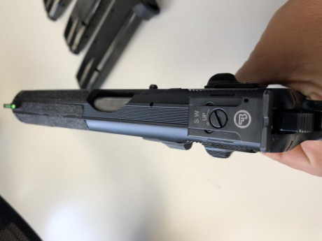 Buenas, vendo cz sp-01 shadow modificada para tirar en standar. La pistola tiene cuatro años y 5.000 disparos 10