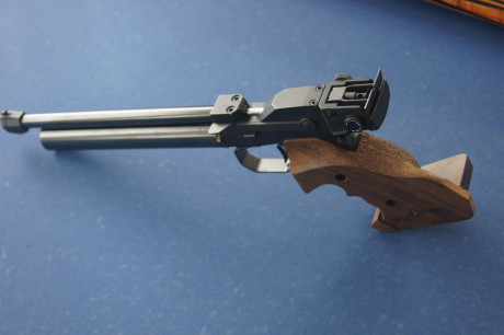 Se trata de la pistola neumática que ha mantenido el récord mundial durante 20 años 1983-2002 con una 20