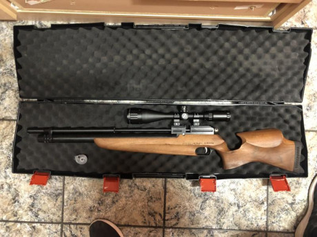 Vendo esta magnífica carabina PCP regulada seminueva. 

Se han disparado 3/4 cargadores....La vendo porque 02