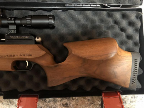 Vendo esta magnífica carabina PCP regulada seminueva. 

Se han disparado 3/4 cargadores....La vendo porque 01