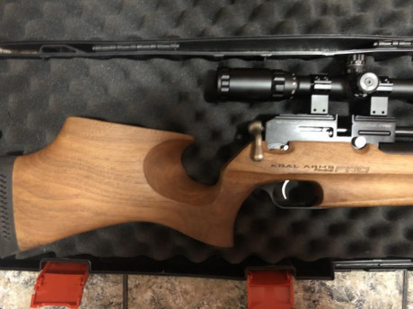 Vendo esta magnífica carabina PCP regulada seminueva. 

Se han disparado 3/4 cargadores....La vendo porque 00