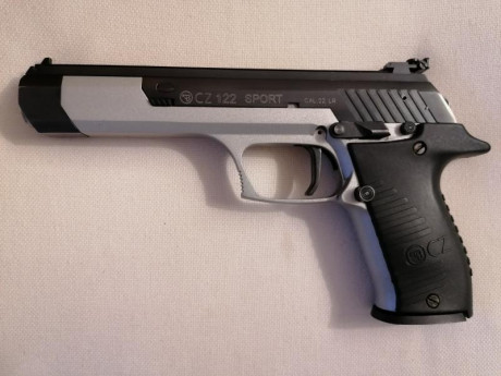VENDIDA,por no usar por tener varias,pistola CZ-122 sport calibre 22 LR, guiada con licencia F.
Magnifica 00