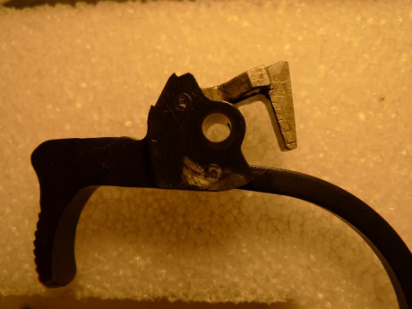 Se vende CZ85 funcionando perfectamente.

Observaciones:
Le falta el boton derecho del pestillo que bloquea 00