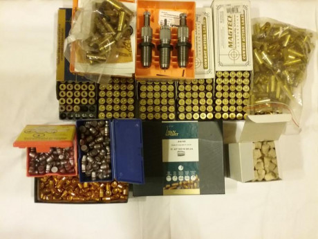 Vendo conjunto para recargar el 44-40 compuesto por:
- Dies lyman . Han recargado 350 cartuchos.
- 570 00