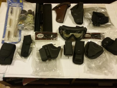 Vendo todo lo de la foto por 30 euros  en Madrid o 38 con portes. NO VENDO POR SEPARADO.
Las juegos de 00