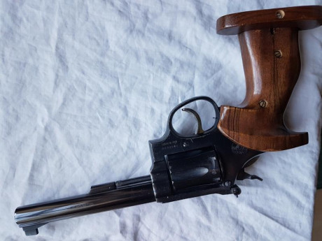 Vendo revolver Taurus del calibre 38 especial, cañon de 6" y cachas anatomicas, el arma es muy precisa.
Lo 02