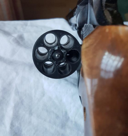 Vendo revolver Taurus del calibre 38 especial, cañon de 6" y cachas anatomicas, el arma es muy precisa.
Lo 00