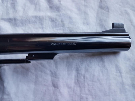Vendo revolver Taurus del calibre 38 especial, cañon de 6" y cachas anatomicas, el arma es muy precisa.
Lo 11