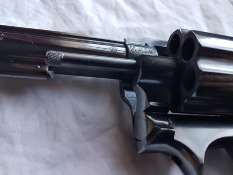 Vendo revolver Taurus del calibre 38 especial, cañon de 6" y cachas anatomicas, el arma es muy precisa.
Lo 10