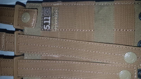 Vendo porta cargadores de la marca 5.11, son para el sistema Molle, doble de pistola,  y para 4 de AR, 01