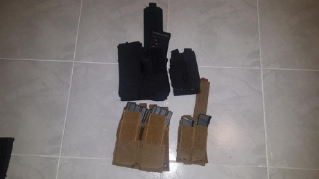 Vendo porta cargadores de la marca 5.11, son para el sistema Molle, doble de pistola,  y para 4 de AR, 00