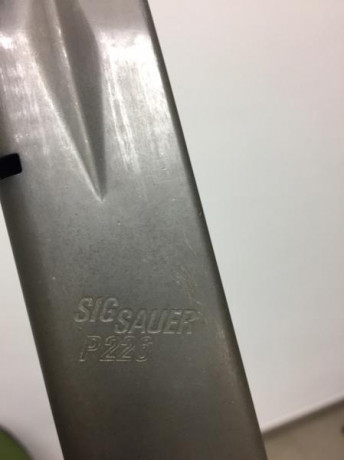 Se vende   CARGADOR gran capacidad pistola SIG SAUER  P-226 .  Oportunidad única.  No se comercializan 02