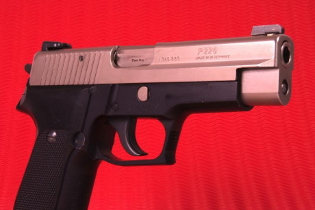 Se vende   CARGADOR gran capacidad pistola SIG SAUER  P-226 .  Oportunidad única.  No se comercializan 01