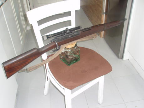 Imitación COMPLETAMENTE INERTE de fusil de cerrojo para recreación histórica, rodajes, ambientación,etc.
Fabricado 00