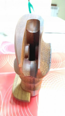 Vendo Cacha Nill de madera para revolver S&W tipo K - L. La compre seminueva para un revolver que 00