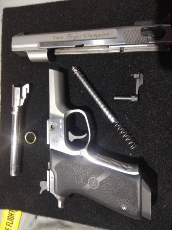  IMG_20200211_180139.jpg Se vende S&W Target Champion de 5" en 9mm, con dos cargadores, se puede 02