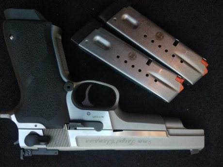  IMG_20200211_180139.jpg Se vende S&W Target Champion de 5" en 9mm, con dos cargadores, se puede 00