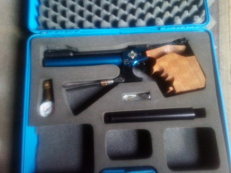 Un compañero me pide que le ponga este anuncio.

la pistola está nueva no ha tirado mas de 80 disparos 01