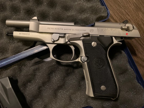 Buenas tardes 
Vendo pistola Beretta fs 92 inox, con muy pocos tiros. Precio 400€, también se aceptan 00