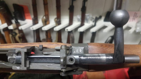 Fabricado en Inglaterra en 1943. Es de los de arsenal que se acopiaron en Turquía, de allí fueron en bloque 12