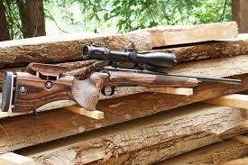 Un compañero se plantea comprar un rifle de cerrojo rectilineo y se planteó un blaser r8 de 2 mano, porque 30