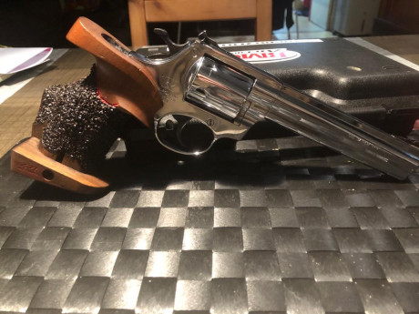 HOLA VENDO REVOLVER ALFA  MODELO 3261 DE 6 PULGADAS CALIBRE 32 S&W DE SIMPLE ACCION.
ESTA NUEVO

SON 02