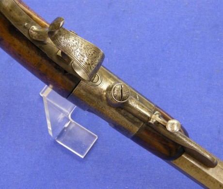 Voy a colocar unas fotos de un arma larga alemana de llave de mecha del siglo XVI. 122