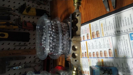 Se vende marerial de avancarga tal como proyectiles tubos con caja dosis, algun molde etc 

Hay de casi 00