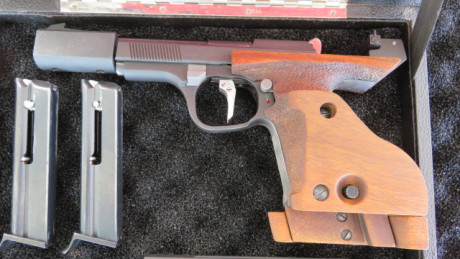 ]Vendo mi fantástica pistola UNIQUE DS69 en calibre 22 , que decir de esta arma tan mítica que no se sepa, 00