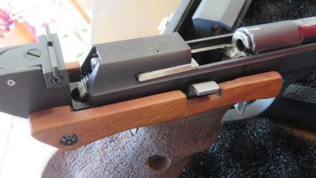 ]Vendo mi fantástica pistola UNIQUE DS69 en calibre 22 , que decir de esta arma tan mítica que no se sepa, 22