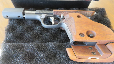 ]Vendo mi fantástica pistola UNIQUE DS69 en calibre 22 , que decir de esta arma tan mítica que no se sepa, 20